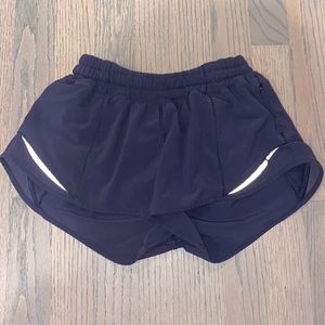 Lululemon hotty hot shorts size 2!! Perfect condition. The color is navy.